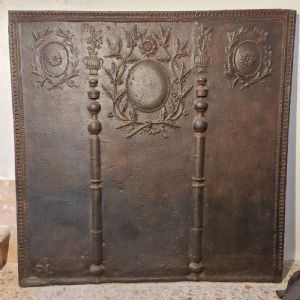 Decorated cast iron fireplace backplate